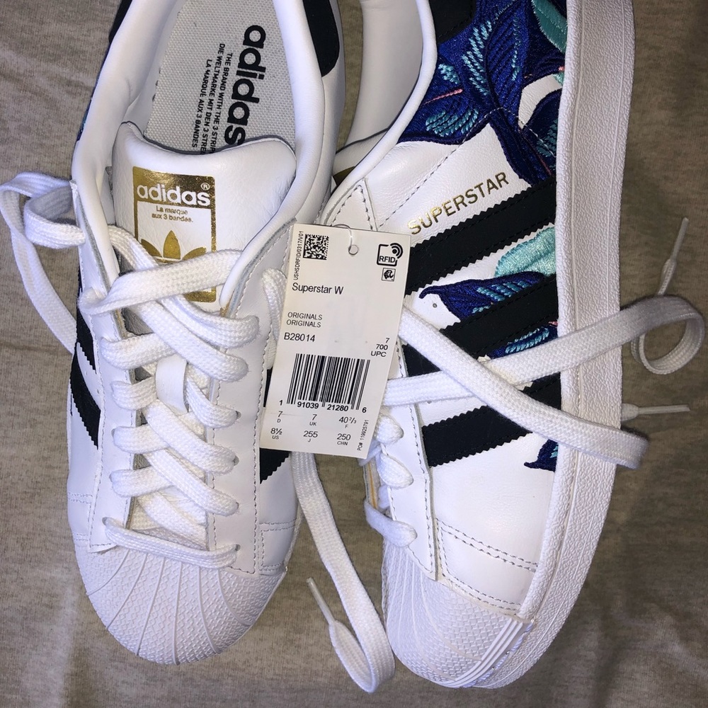 Adidas women’s snickers